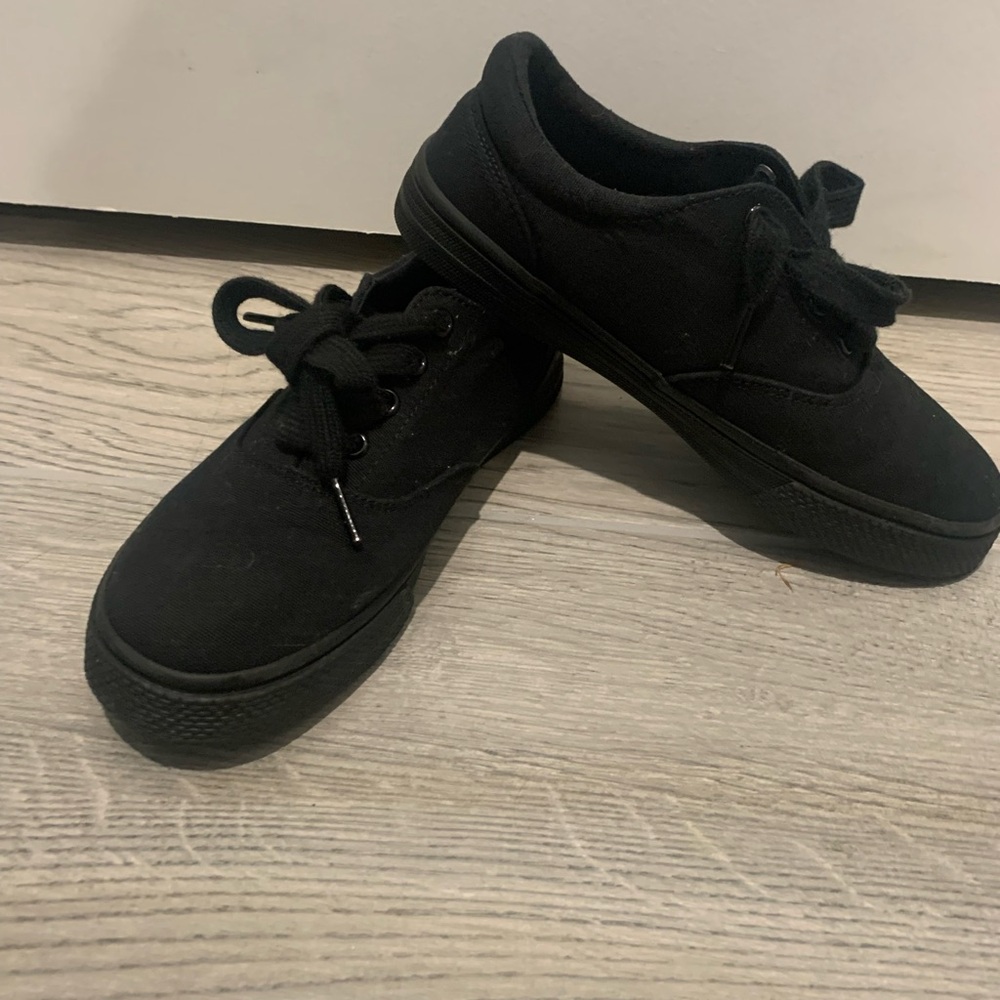 Children’s Place Boys Size 2 Black Shoes (New)